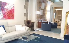 Luxury Tower House By Arno River In Pisa